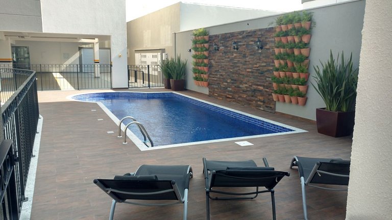 VAR 102B Amplo apto em Residencial com piscina