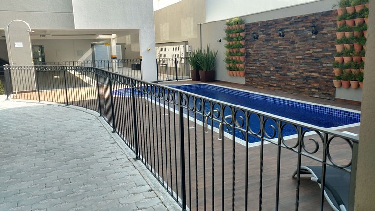 VAR 102B Amplo apto em Residencial com piscina